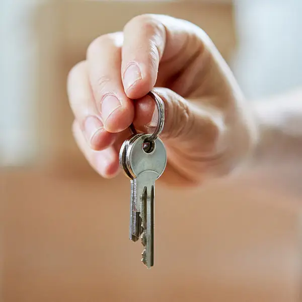 Ein Wohnungsschlüsselset für eine übergabebereite Wohnung